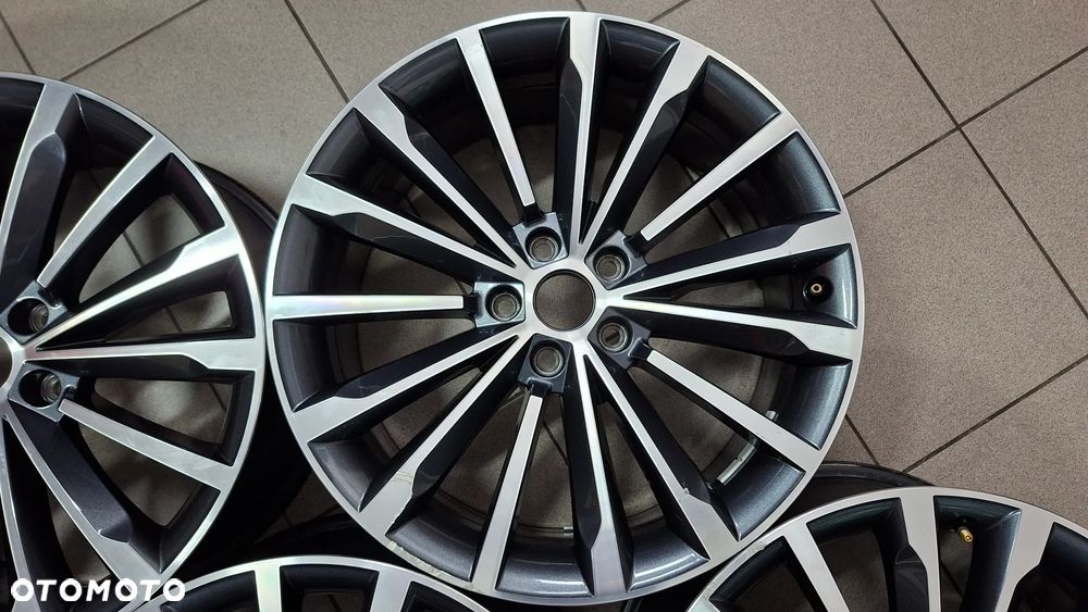 Felgi Aluminiowe 19 Skoda Superb III 5x112 ET 44 - 8