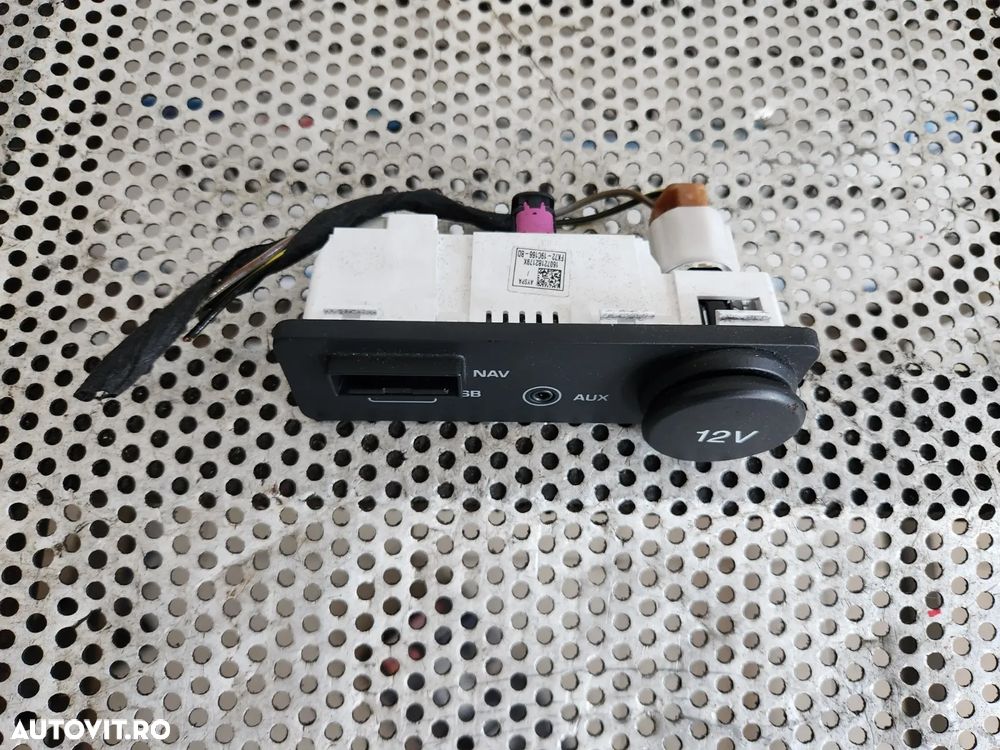 Modul Auxiliar USB Bricheta Land Rover Range Rover Evoque Discovery Sport Jaguar E/F Pace Dezmembrez Range Rover Evoque Facelift An 2015-2016-2017-2018-2019 2.0 D Automat 4x4 Volan Stanga - Dezmembrari Arad - 5