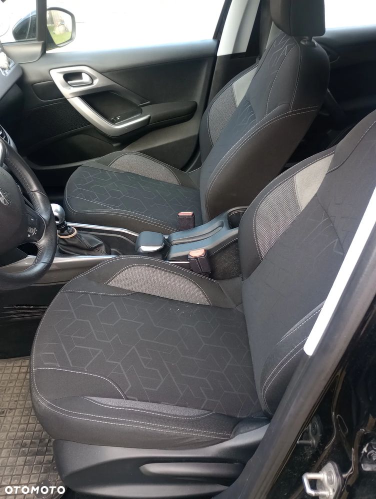 Peugeot 2008 BlueHDi 100 STOP & START Signature - 19