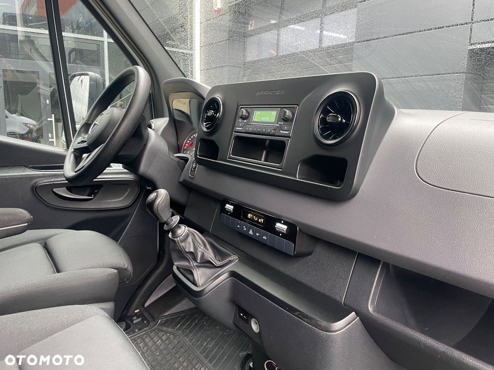 Mercedes-Benz Sprinter - 26