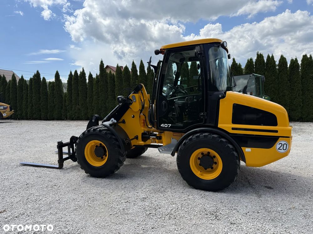 JCB 407 T4 / 2019 ROK / SILNIK 4-CYL BEZ DPF I ADBLUE / PIĘKNA / ORYGINAŁ / ZADBANA / SPROWADZONA Z NIEMIEC / MAŁE GABARYTY / SILNA / 406 408 409 60 70 M 506 509 - 4