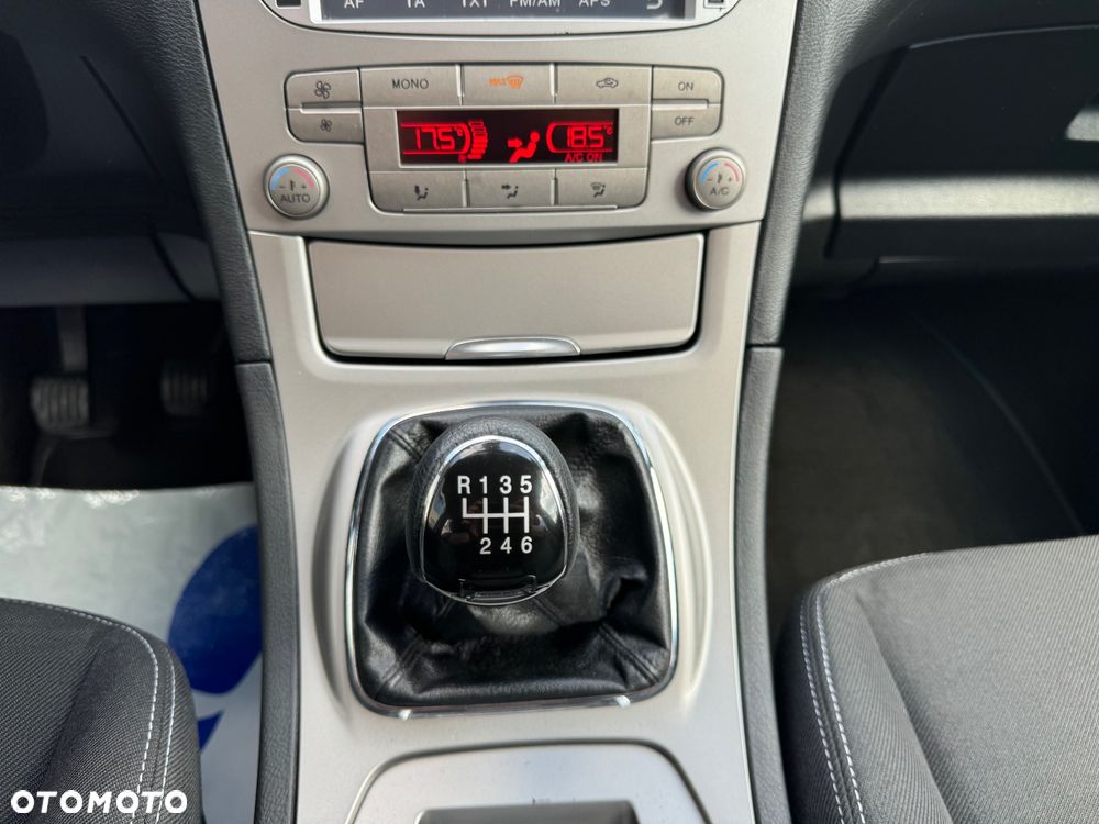 Ford Galaxy - 18