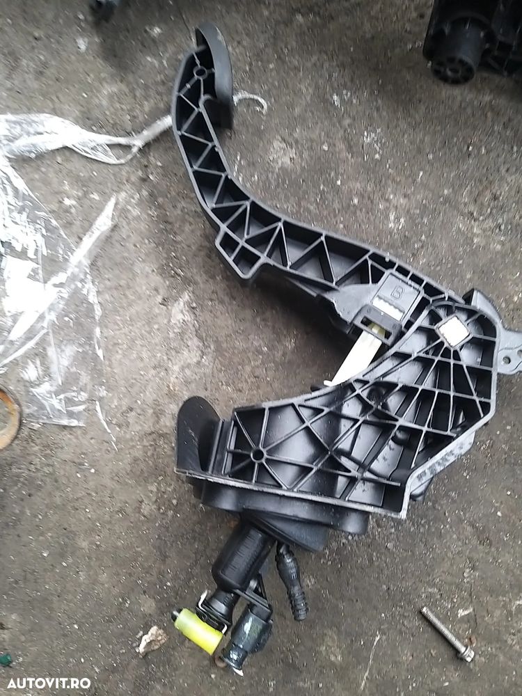 Pedala Ambreiaj cod: 081118 pentru Peugeot 3008 din 2020 1.6 Diesel - 1