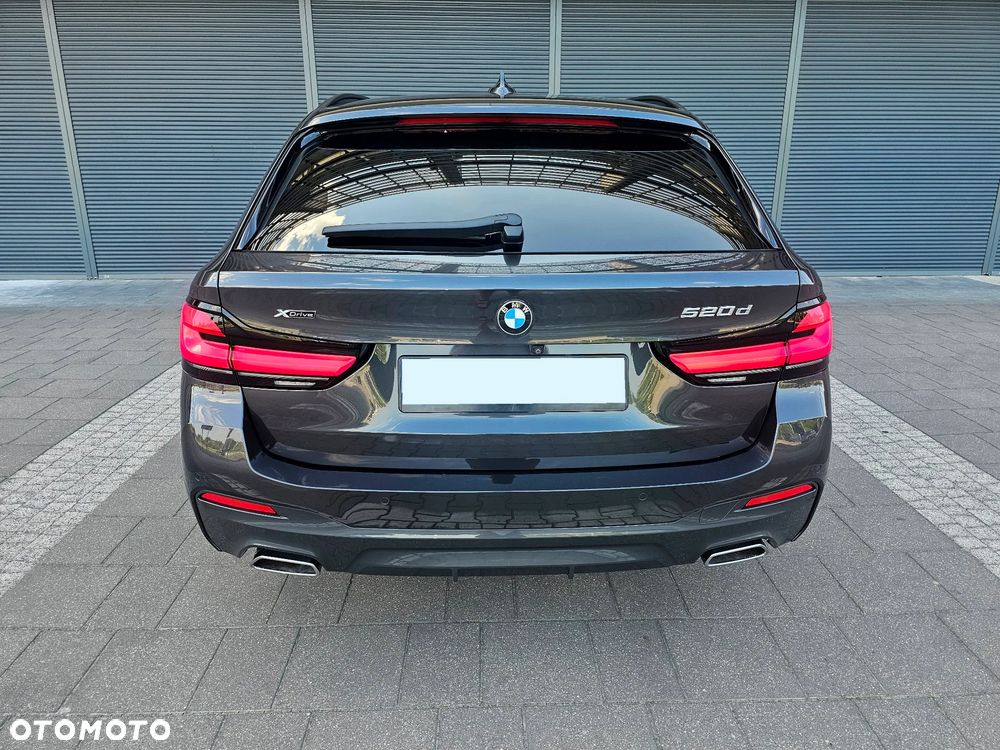 BMW Seria 5 520d xDrive M Sport Edition - 10