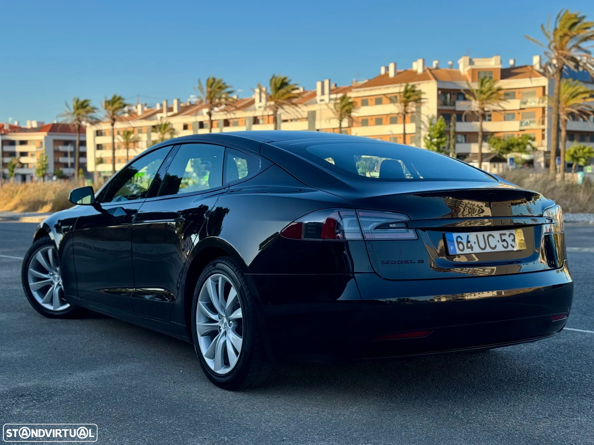 Tesla Model S - 4
