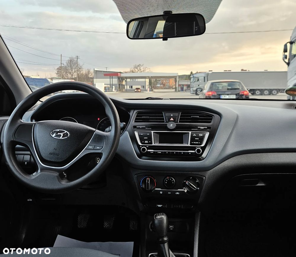 Hyundai i20 - 18