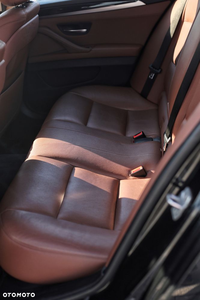 BMW Seria 5 520d Luxury Line - 9