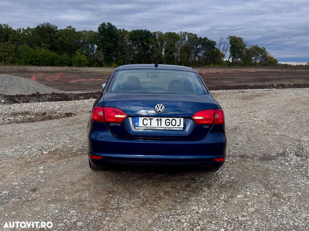 Volkswagen Jetta - 2