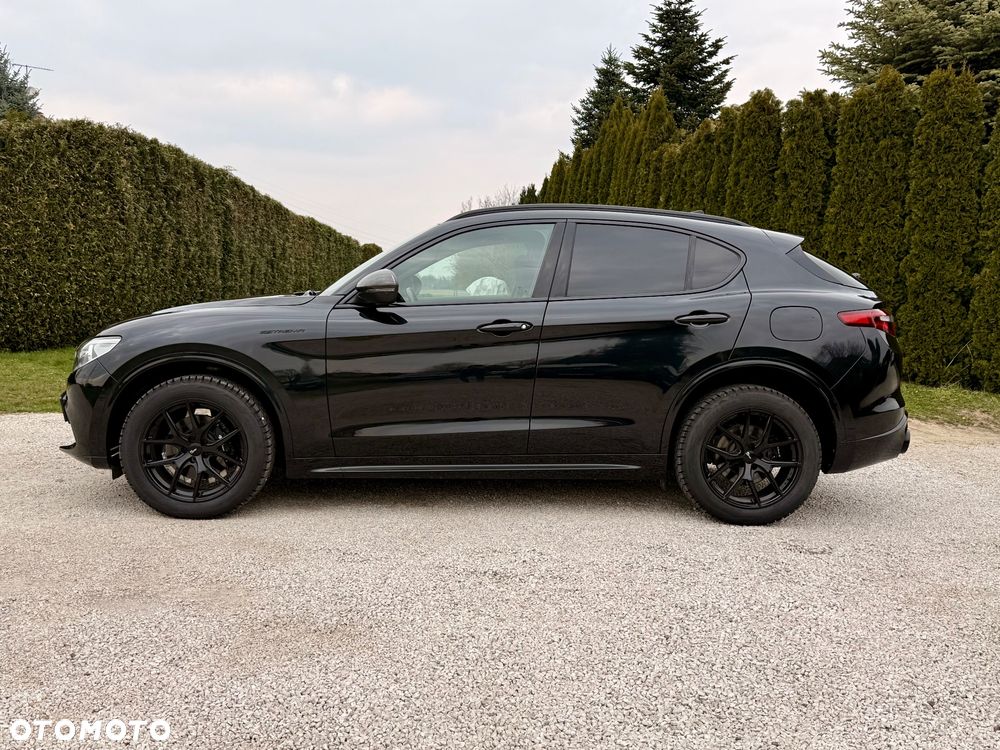 Alfa Romeo Stelvio 2.0 Turbo 16V AT8-Q4 Estrema - 4