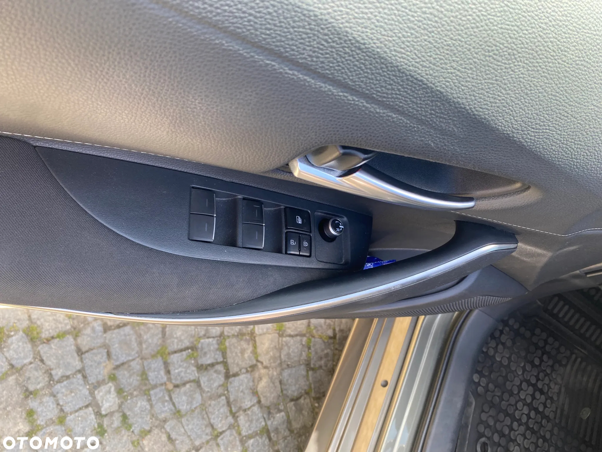 Toyota Corolla 1.8 Hybrid Comfort - 13