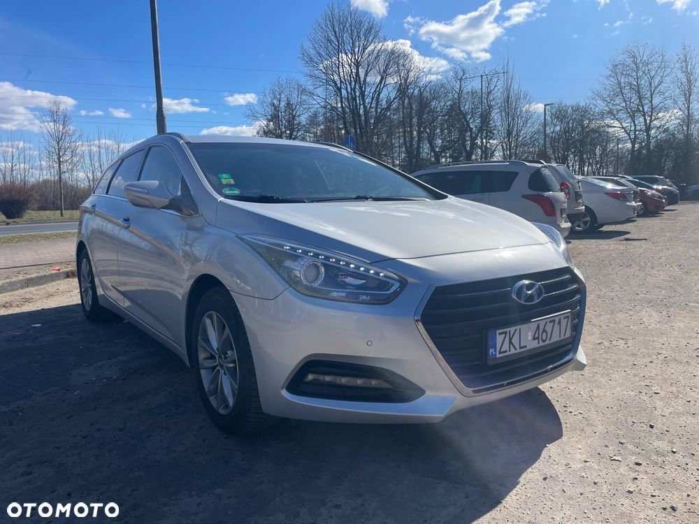 Hyundai i40 Kombi blue 1.6 Trend - 12