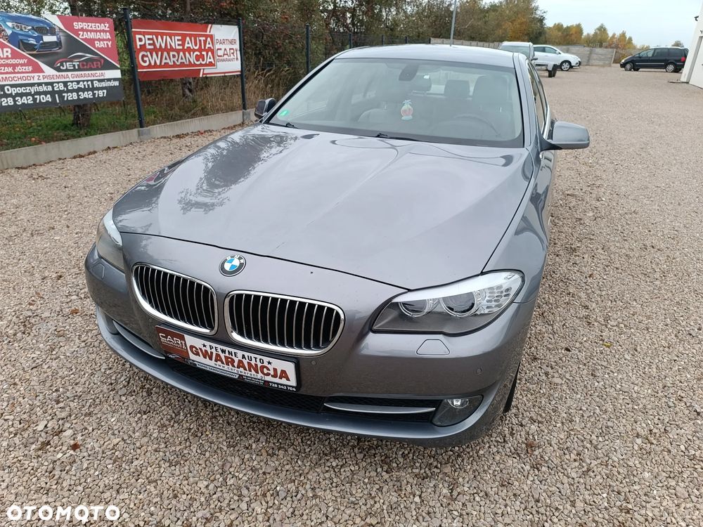 BMW 5 Series 2011 photo 2