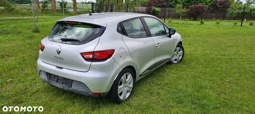 Renault Clio 1.2 16V 75 Life - 4