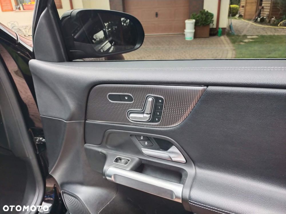 Mercedes-Benz GLB 250 4-Matic 8G-DCT - 16