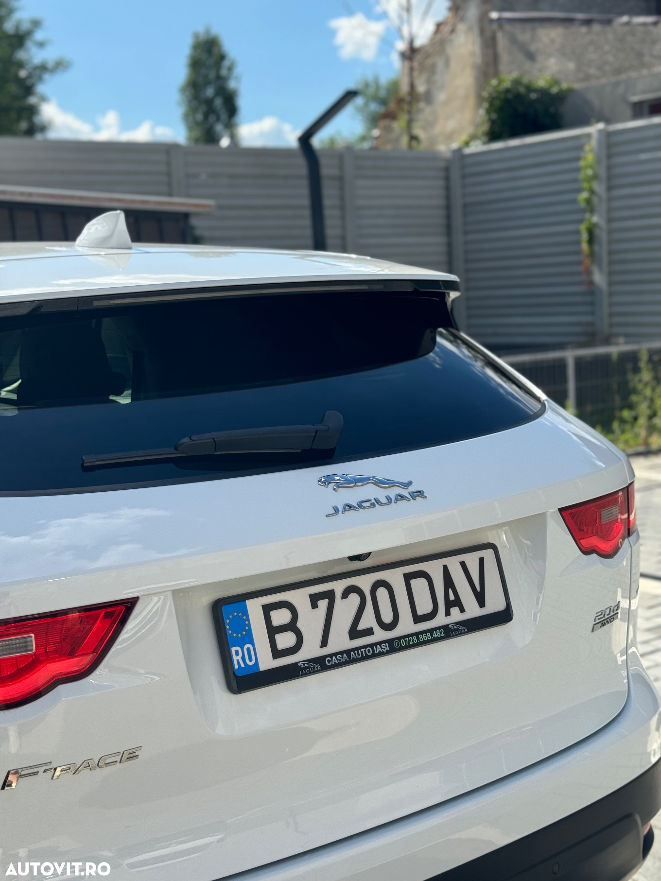 Jaguar F-Pace 20d AWD Pure - 12