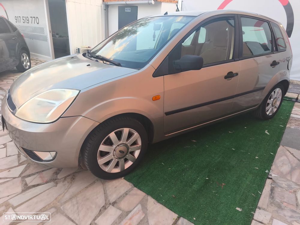 Ford Fiesta 1.4 Ghia - 29