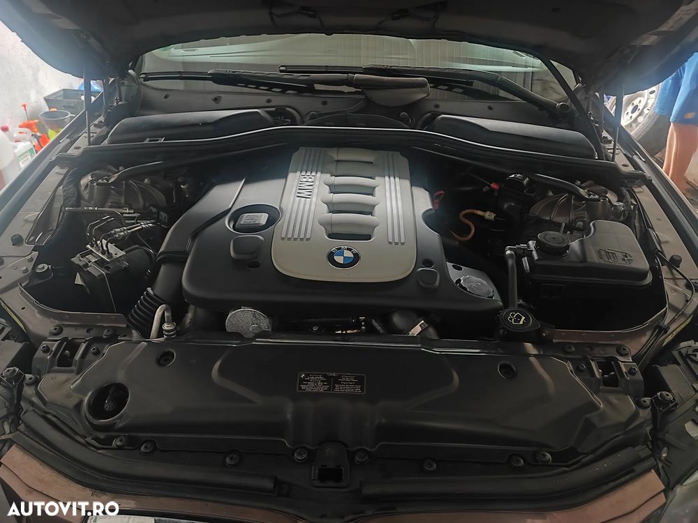 BMW Seria 5 525d - 12