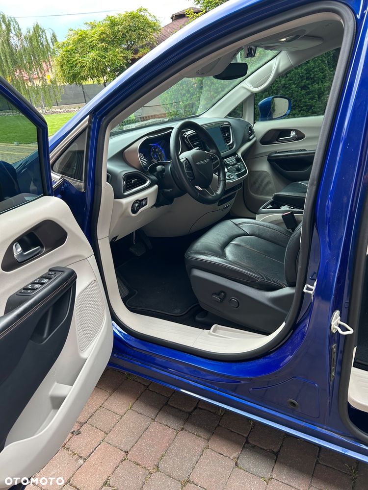 Chrysler Pacifica - 8