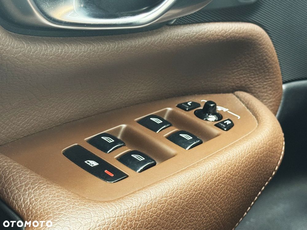 Volvo XC 90 - 33