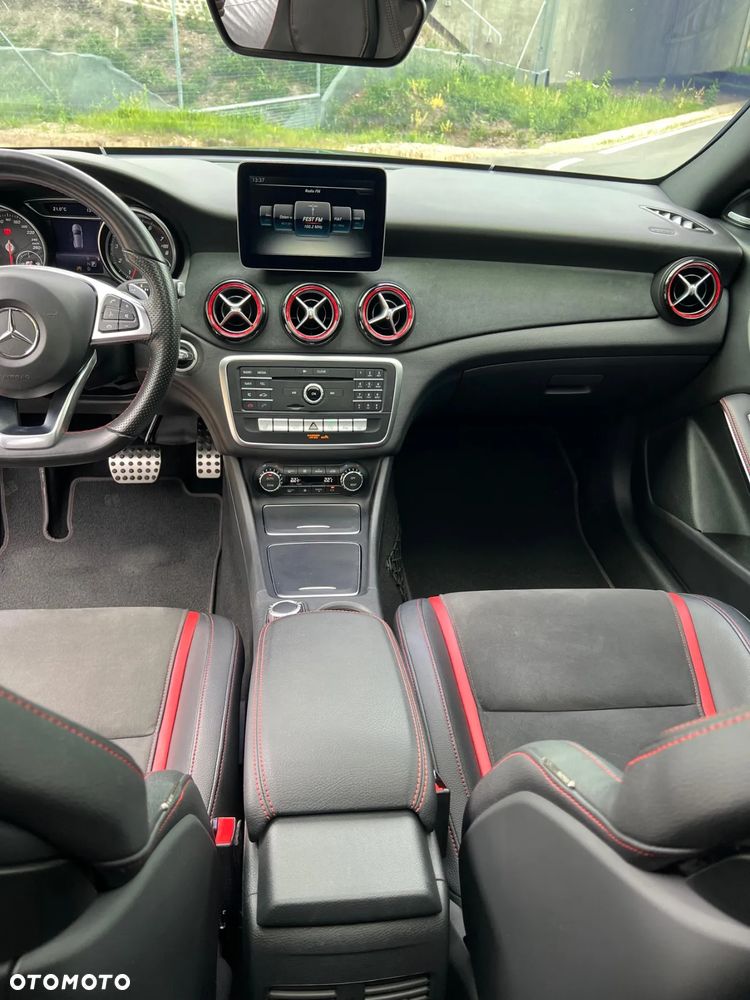 Mercedes-Benz CLA 250 4Matic 7G-DCT Sport - 21