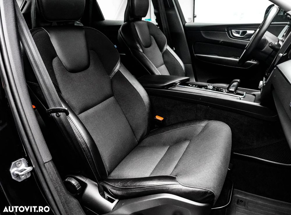 Volvo XC 60 B4 MHEV AT8 AWD Momentum Pro - 14