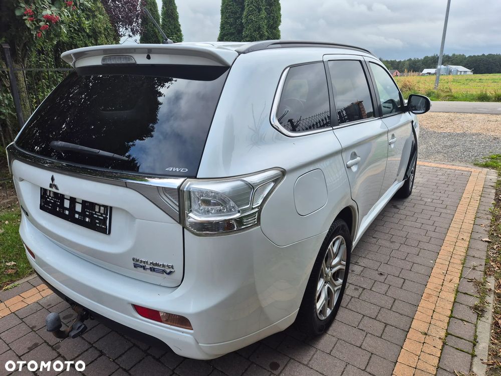 Mitsubishi Outlander PHEV Instyle NAVI + - 2