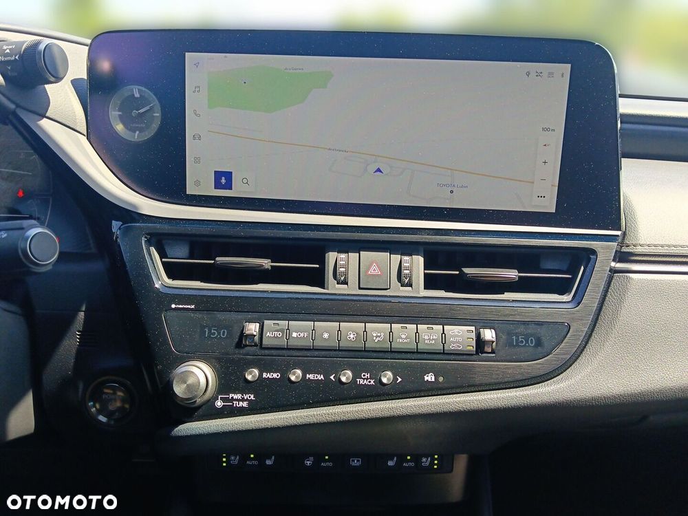 Lexus ES 300h Omotenashi - 14