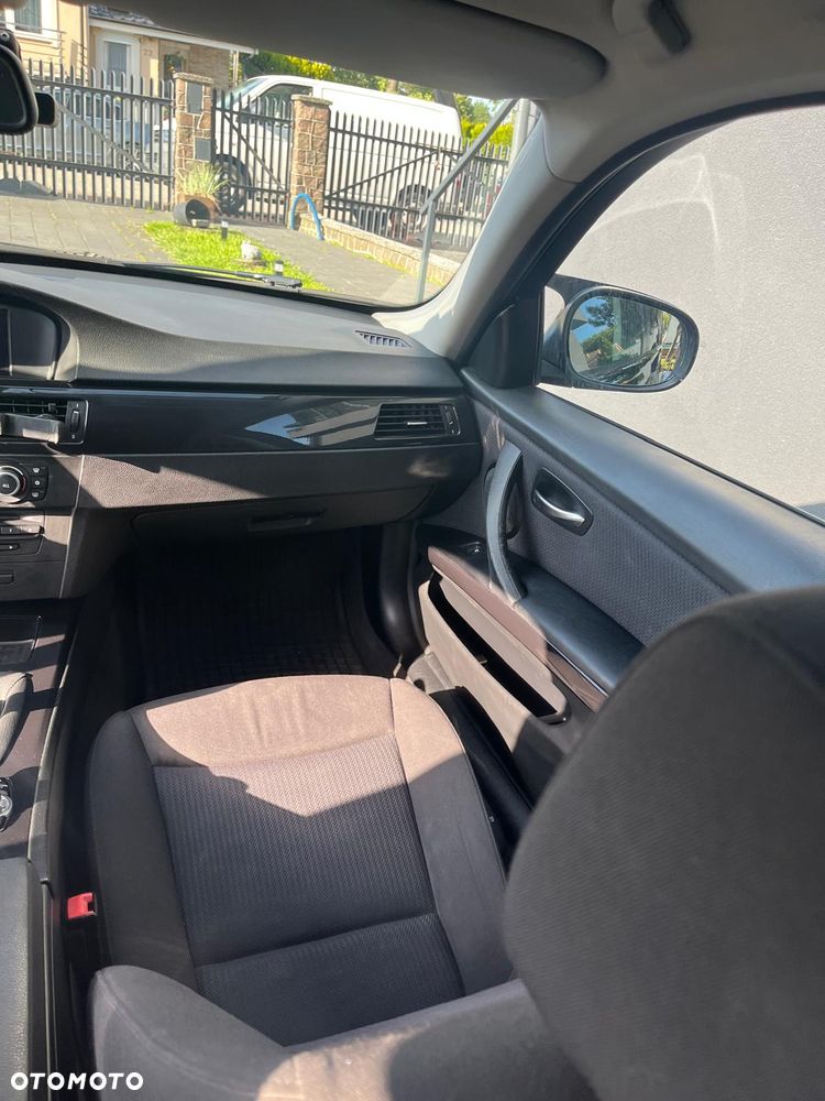 BMW Seria 3 318d - 11