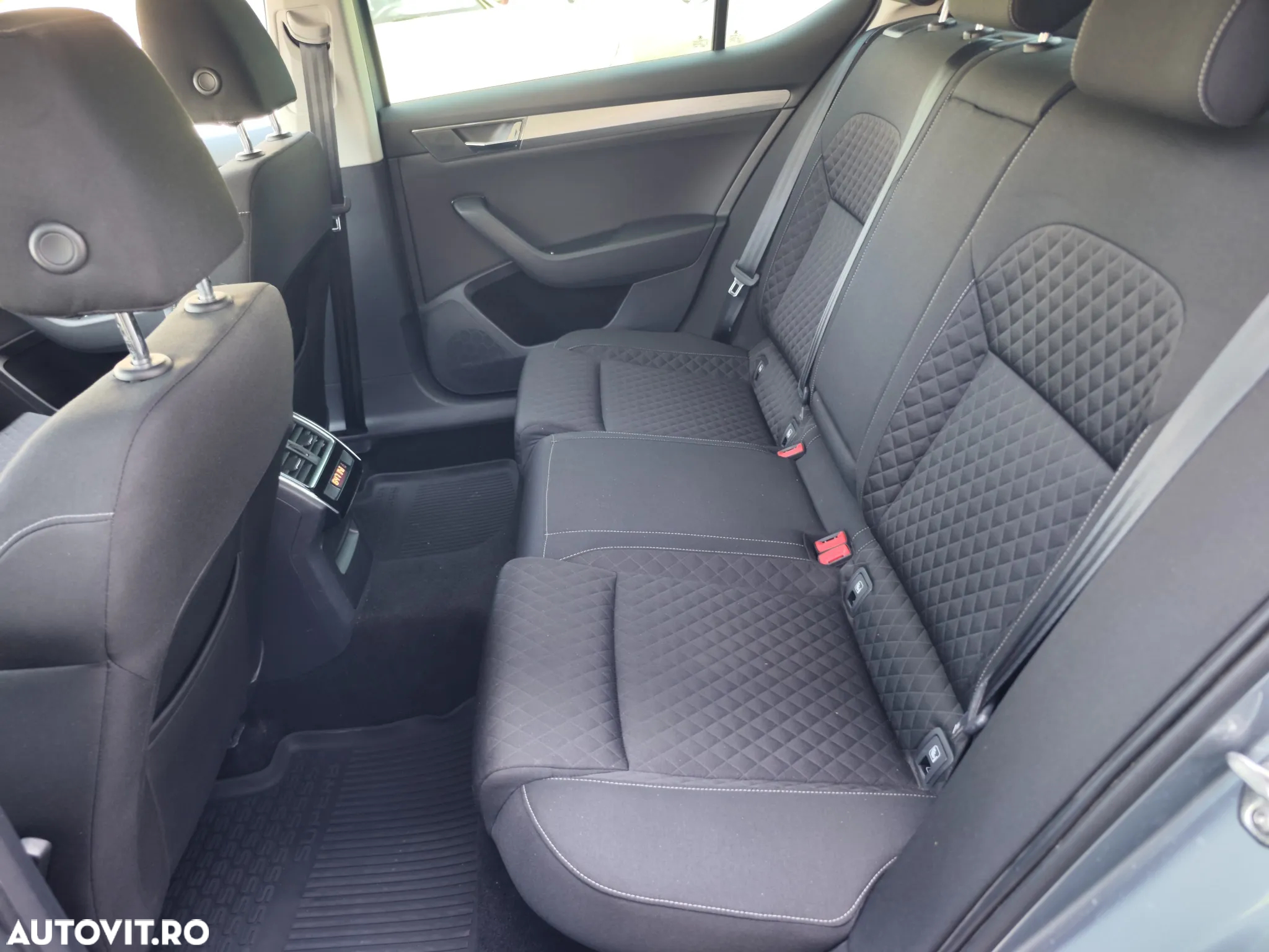 Skoda Superb 1.5 TSI DSG Ambition - 11