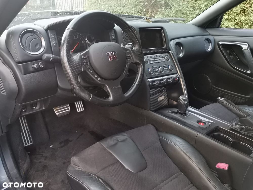 Nissan GT-R Premium Edition - 13
