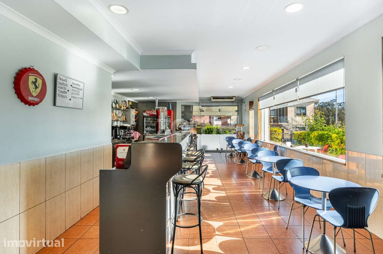 Prédio com Habitação T3, Café e Restaurante - Grande imagem: 5/39