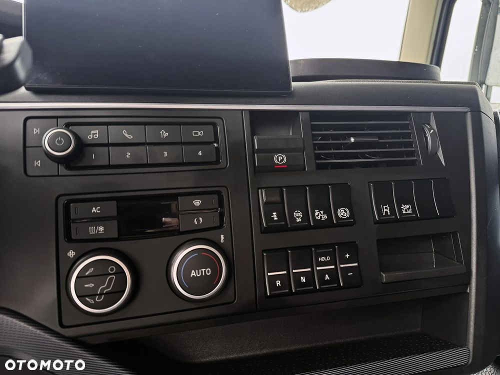 Volvo FH 460 / GLOBETROTTER XL / LOW DECK / SALON PL - 7