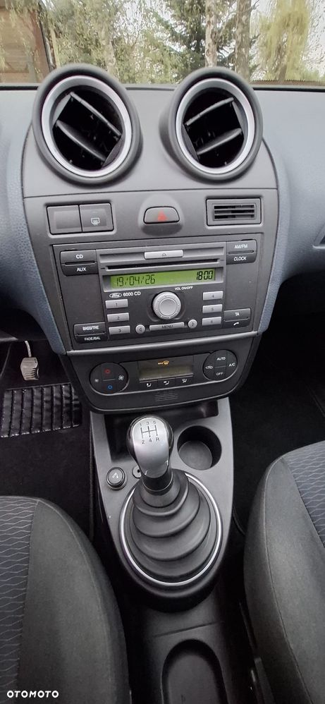 Ford Fiesta 1.4 Ghia - 7