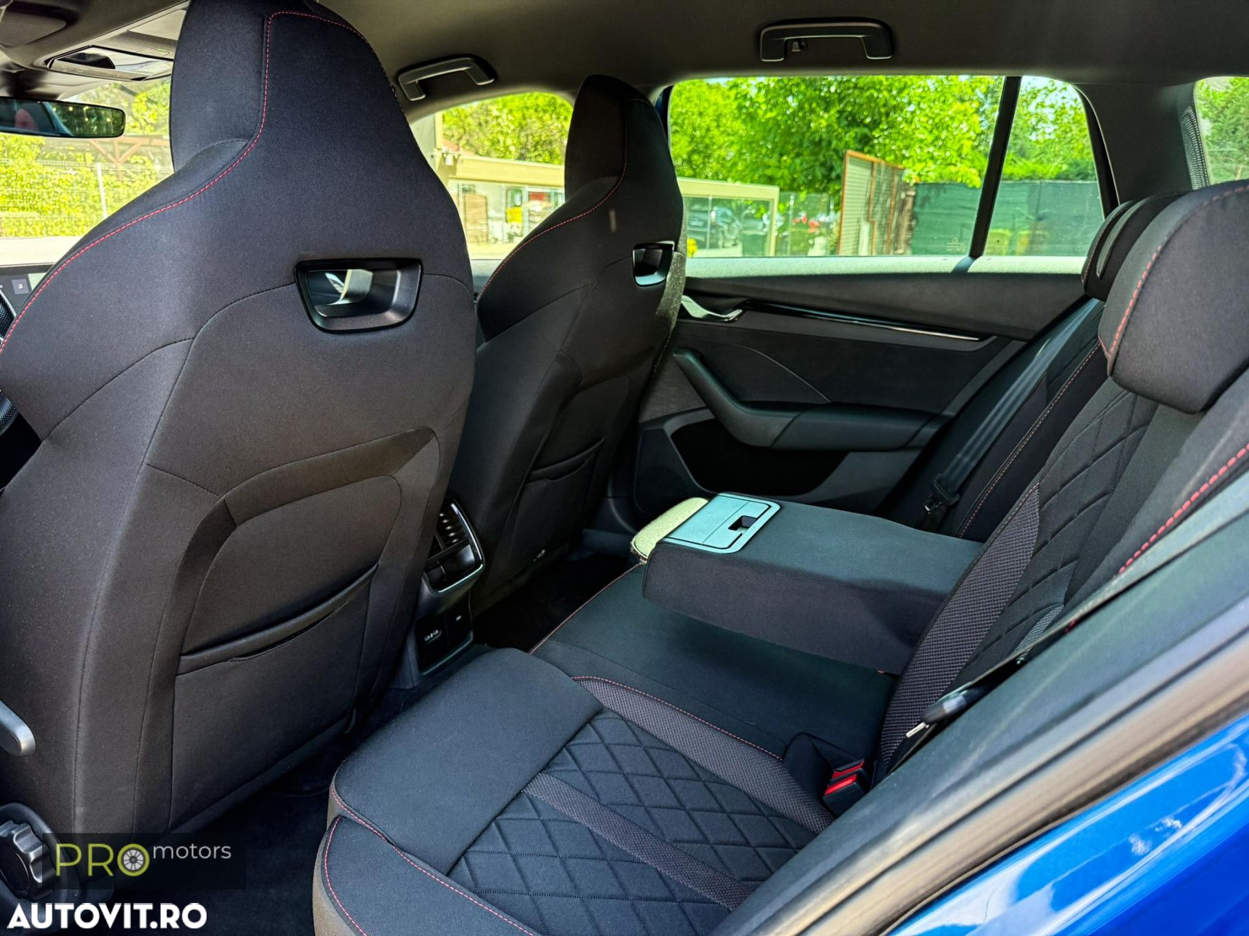 Skoda Octavia Combi 2.0 TDI DSG RS - 11