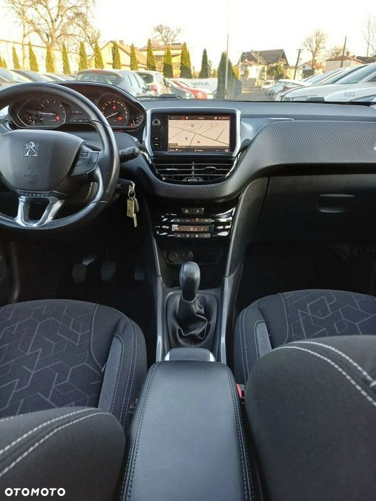 Peugeot 2008 1.2 Pure Tech Style - 18