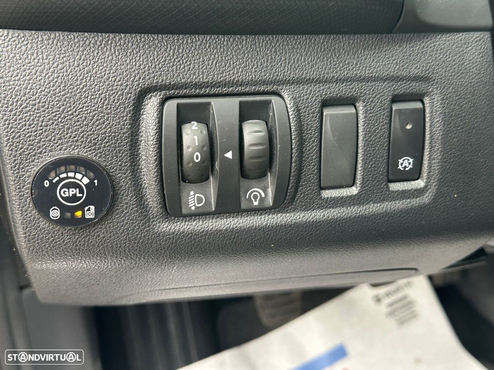 Renault Clio 0.9 TCe Limited Bi-Fuel - 15