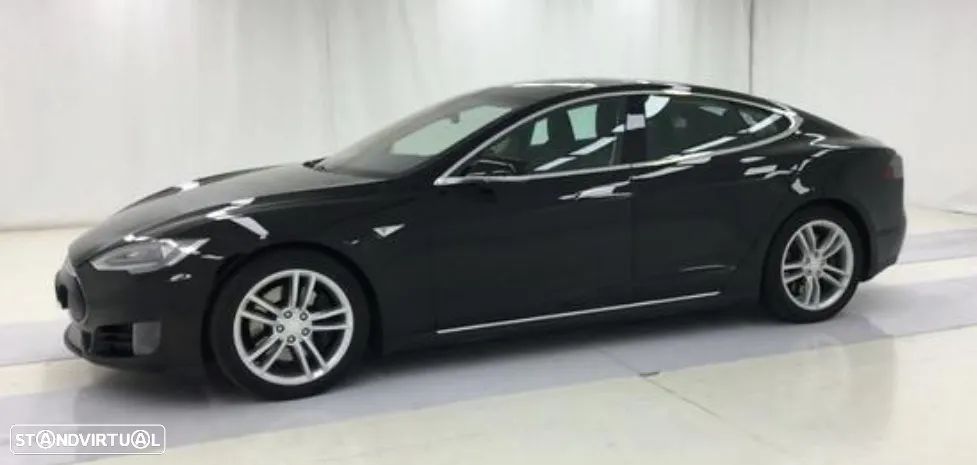 Tesla Model S - 12