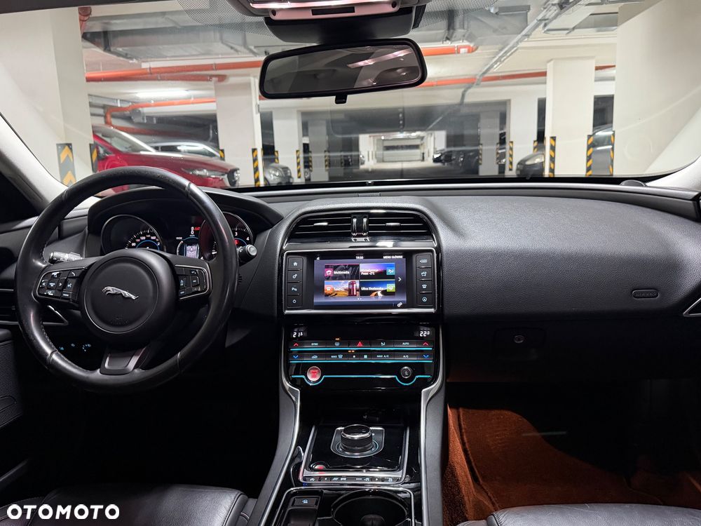 Jaguar XE 20d AWD Pure - 19
