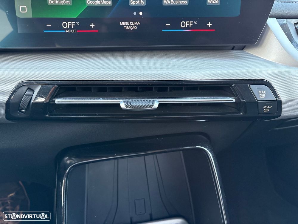 BMW 225xe Active Tourer e xDrive Edição Optimized - 32