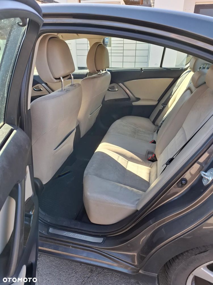 Toyota Avensis 1.8 Premium MS - 11