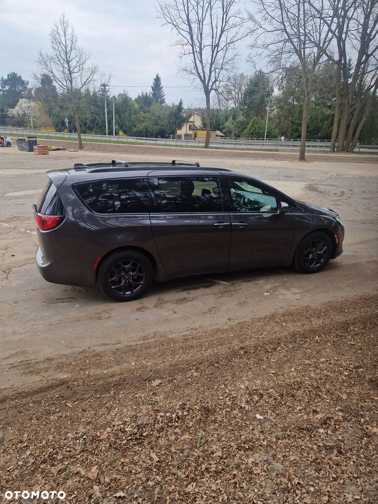 Chrysler Pacifica - 3