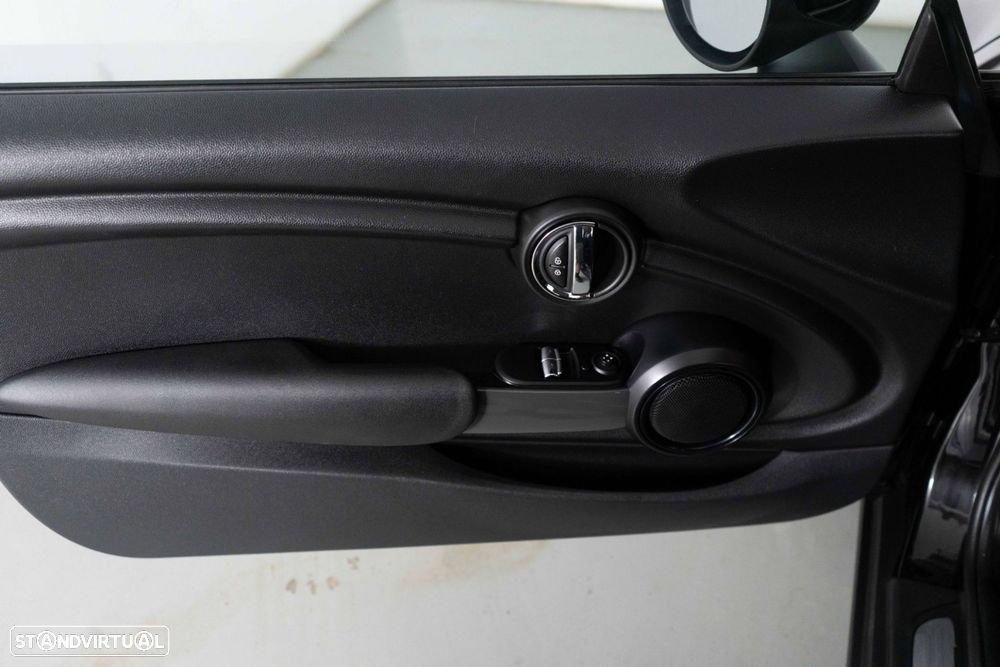 MINI 3 Portas One D - 19