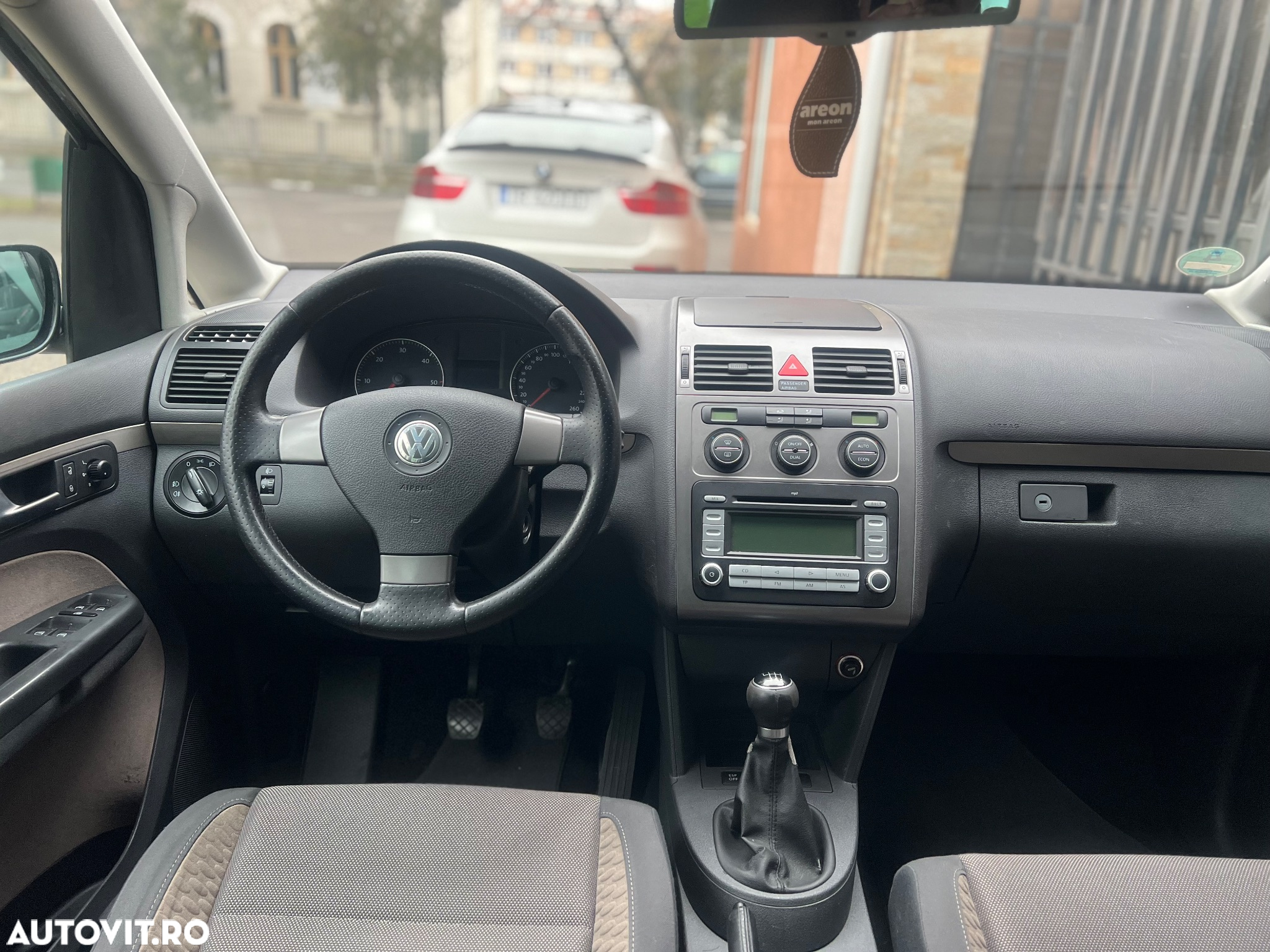 Volkswagen Touran - 5