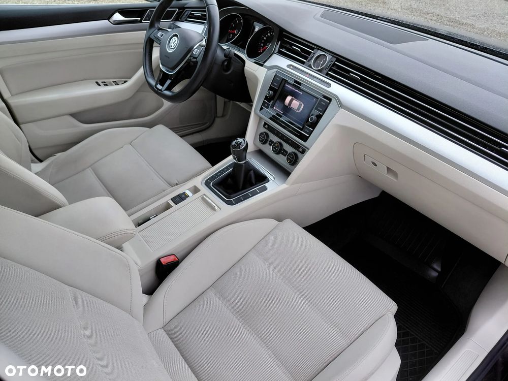 Volkswagen Passat 1.8 TSI BMT Comfortline - 18