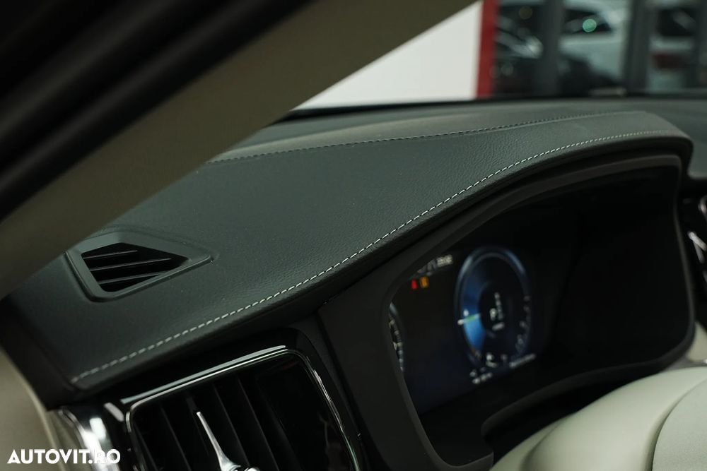 Volvo XC 60 T8 Twin Engine AWD Inscription - 32