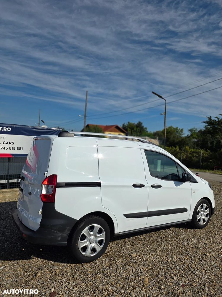 Ford Courier - 32