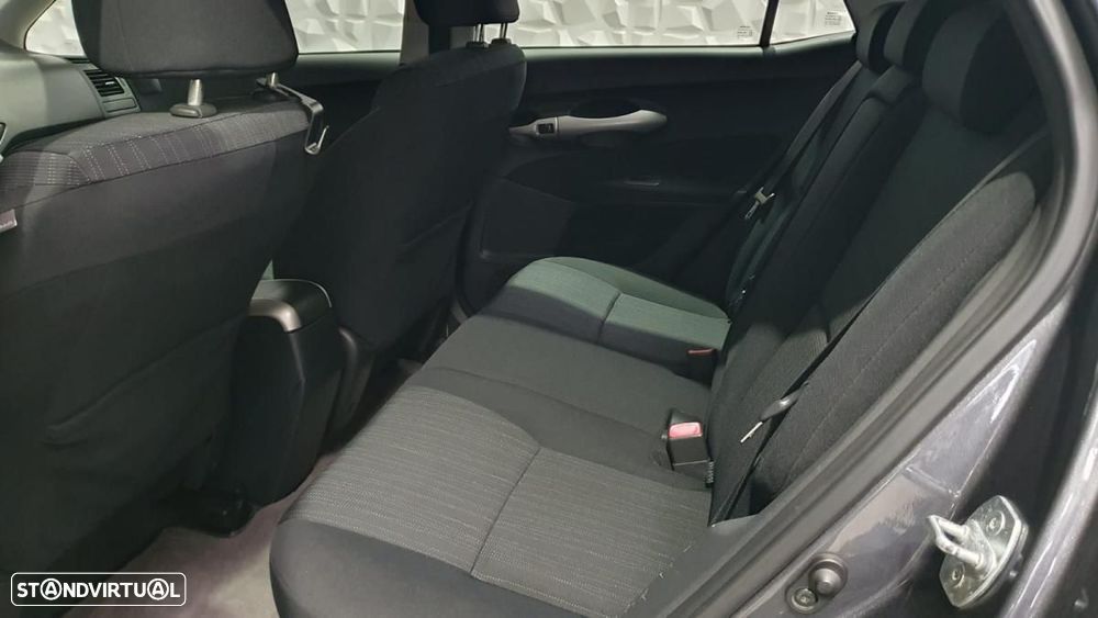 Toyota Auris 2.0 D-4D Exclusive - 26