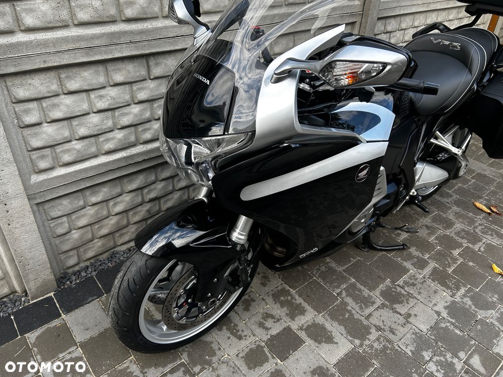 Honda VFR - 24