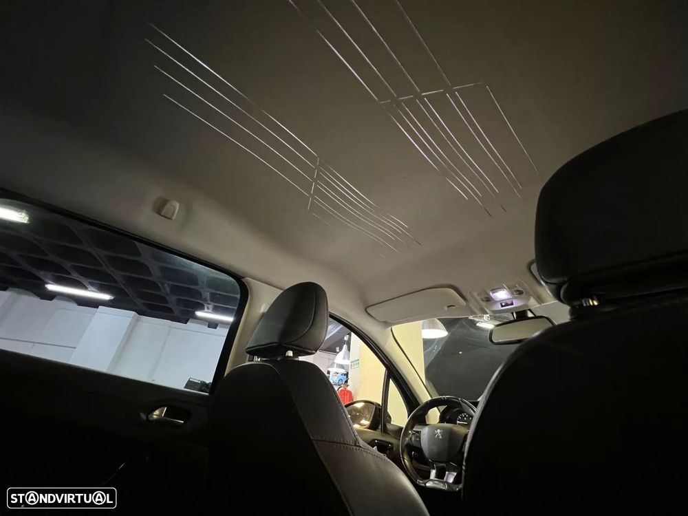 Peugeot 2008 1.2 PureTech GT Line — fotografia 33