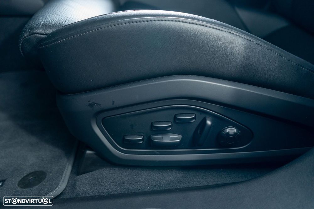 Porsche Taycan 4S - 36